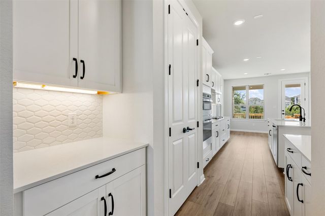 208 Possumhaw LN, San Marcos, TX 78666
