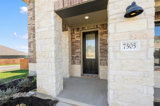 208 Possumhaw LN, San Marcos, TX 78666