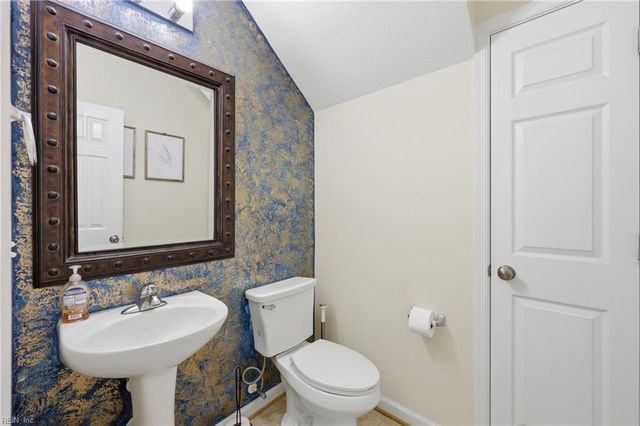 1413 Charlotte ST, Elizabeth City, NC 27909