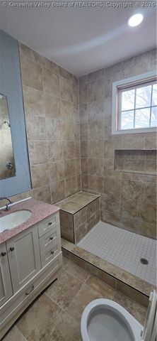 811 13th Street, Huntington, WV 25701