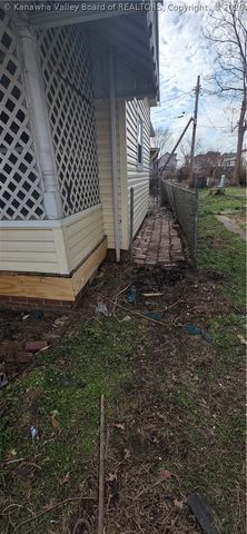 811 13th Street, Huntington, WV 25701