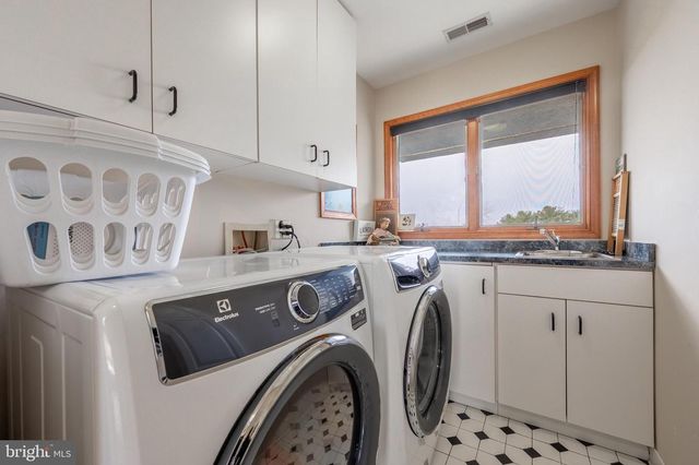 4491 E CHESTNUT AVE, Vineland, NJ 08361