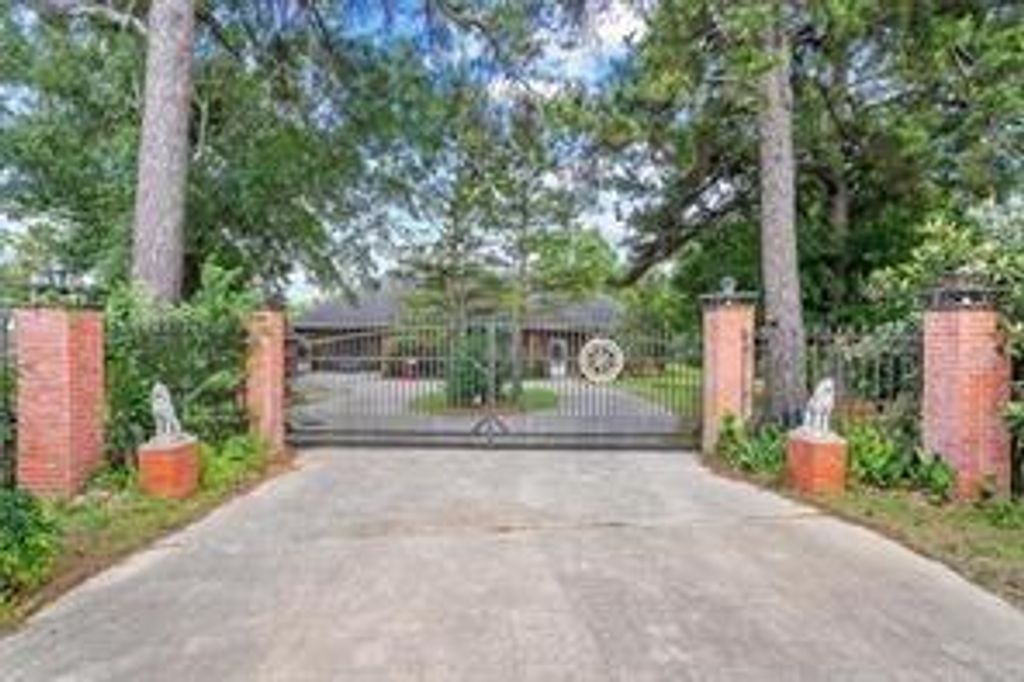 21719 Mueschke Road, Tomball, TX 77377