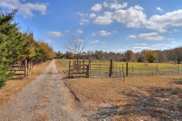 500 Possom Trot Hollow Road, Whitewright, TX 75491
