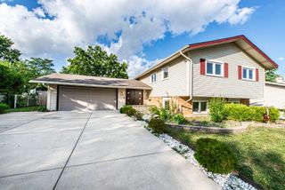 1665 Highland Boulevard, Hoffman Estates, IL 60169