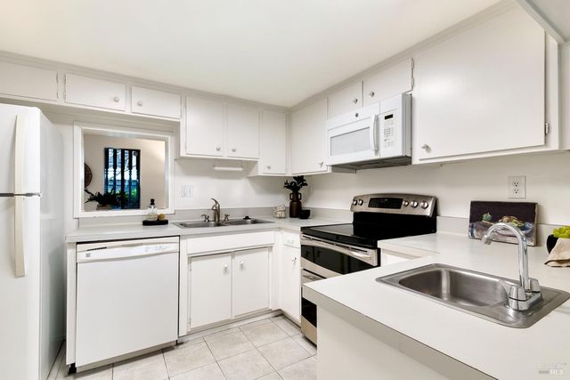 5 Grande Paseo, San Rafael, CA 94903