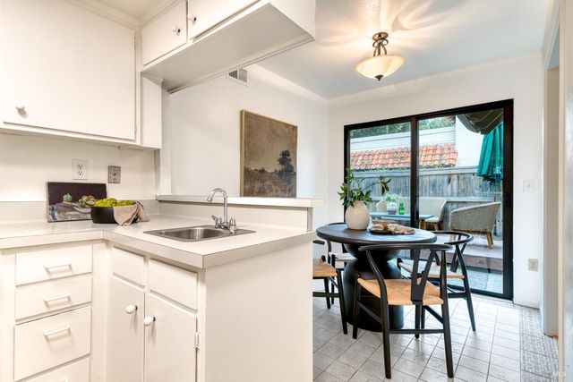 5 Grande Paseo, San Rafael, CA 94903