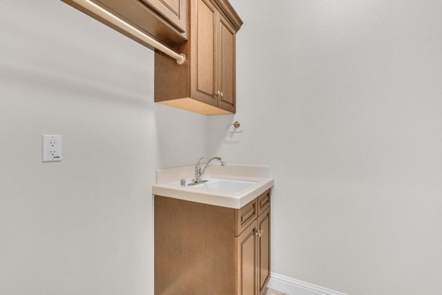 3560 Bloomfield Ln, Clovis, CA 93619