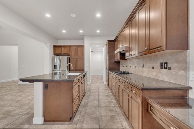 3560 Bloomfield Ln, Clovis, CA 93619