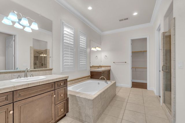 3560 Bloomfield Ln, Clovis, CA 93619