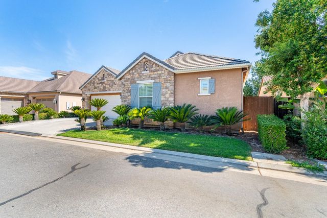 3560 Bloomfield Ln, Clovis, CA 93619