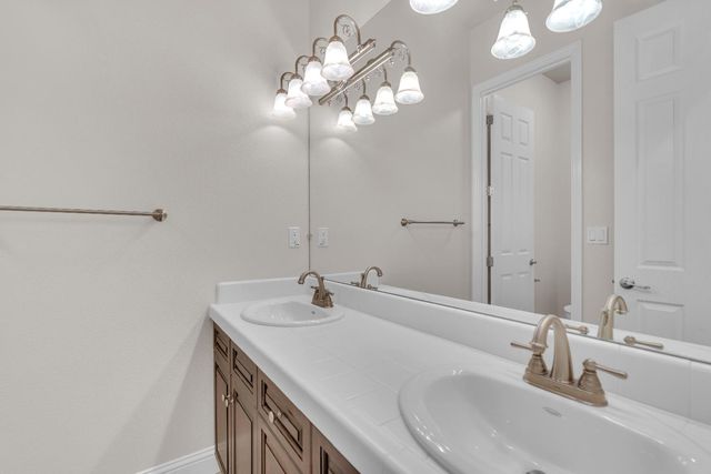 3560 Bloomfield Ln, Clovis, CA 93619