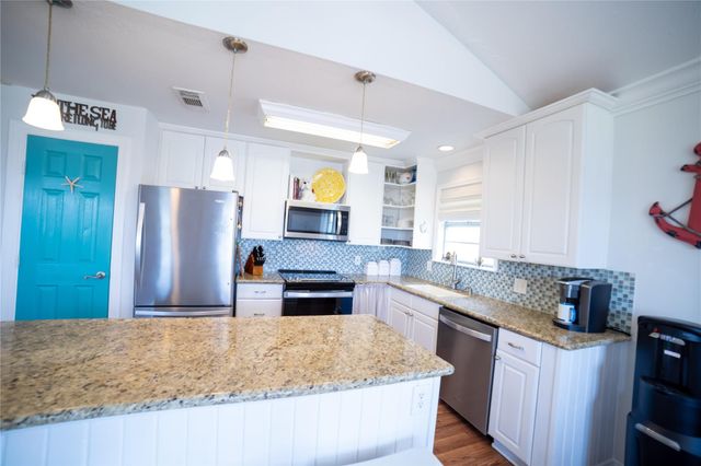 4014 Reeves Drive, Galveston, TX 77554