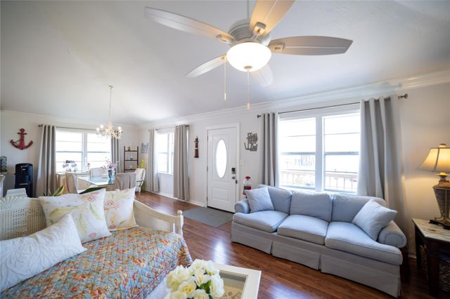 4014 Reeves Drive, Galveston, TX 77554