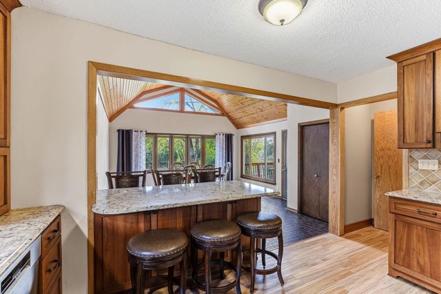 2654 Brand Avenue E, Maplewood, MN 55119