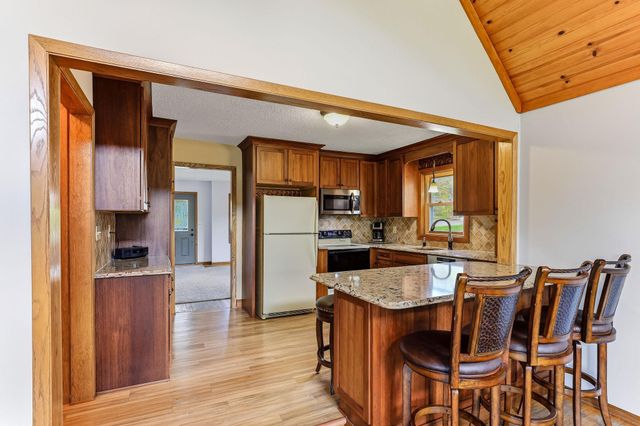 2654 Brand Avenue E, Maplewood, MN 55119