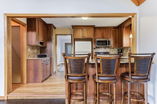 2654 Brand Avenue E, Maplewood, MN 55119