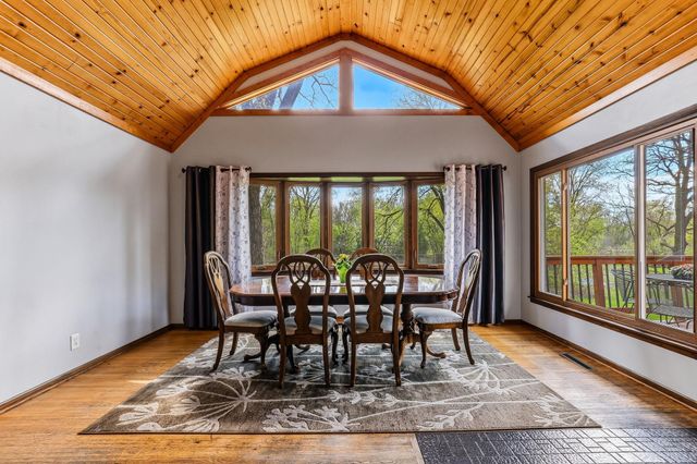 2654 Brand Avenue E, Maplewood, MN 55119