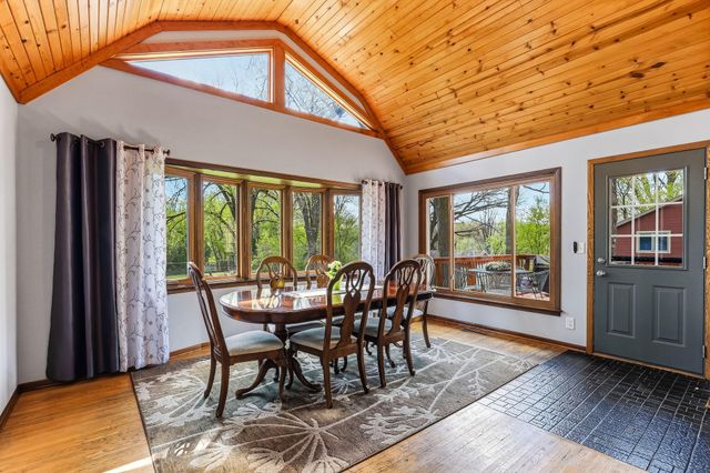 2654 Brand Avenue E, Maplewood, MN 55119