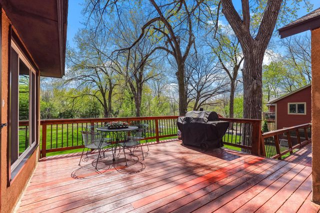 2654 Brand Avenue E, Maplewood, MN 55119