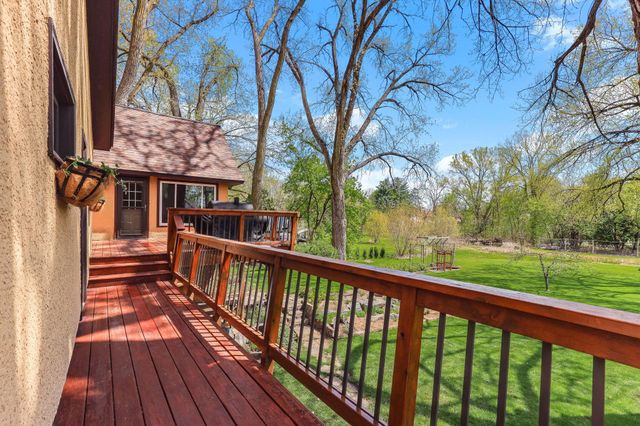 2654 Brand Avenue E, Maplewood, MN 55119