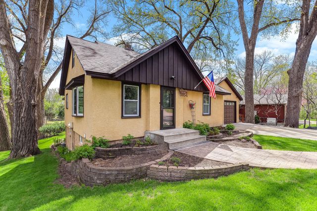 2654 Brand Avenue E, Maplewood, MN 55119