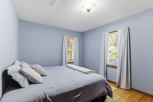 2654 Brand Avenue E, Maplewood, MN 55119