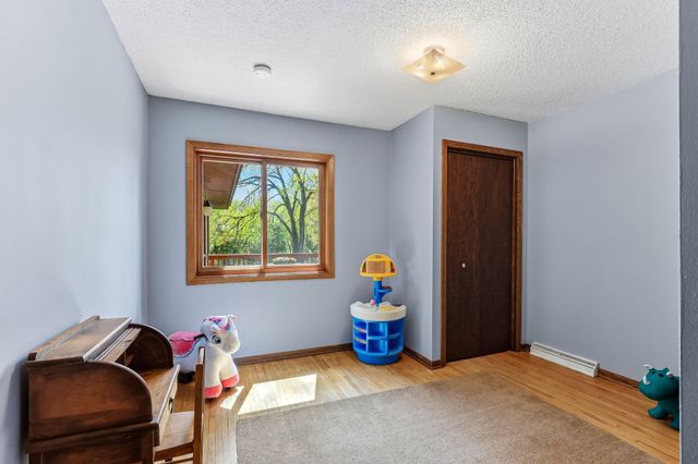 2654 Brand Avenue E, Maplewood, MN 55119