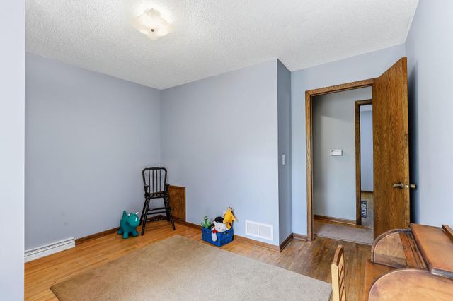 2654 Brand Avenue E, Maplewood, MN 55119