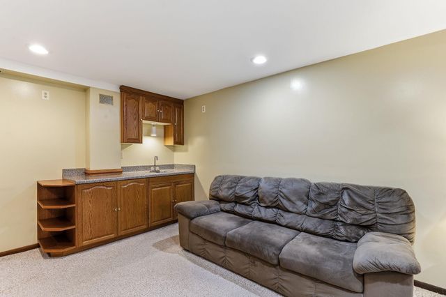 2654 Brand Avenue E, Maplewood, MN 55119