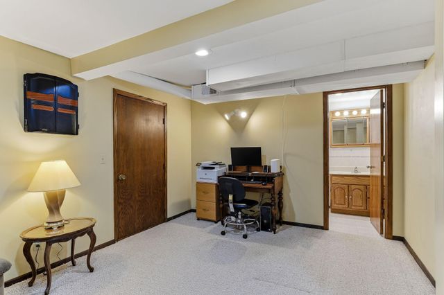 2654 Brand Avenue E, Maplewood, MN 55119