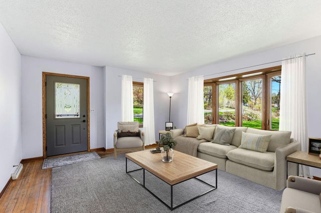 2654 Brand Avenue E, Maplewood, MN 55119