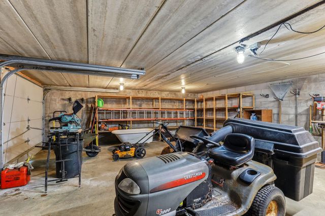2654 Brand Avenue E, Maplewood, MN 55119