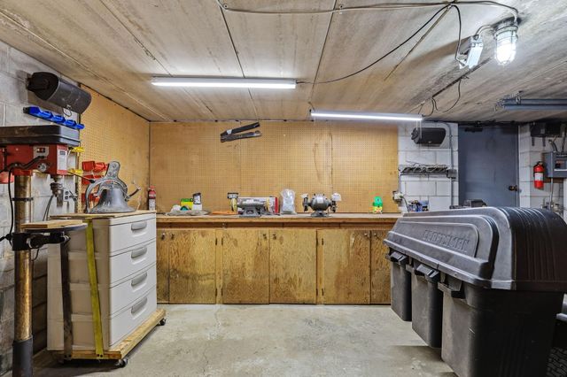 2654 Brand Avenue E, Maplewood, MN 55119