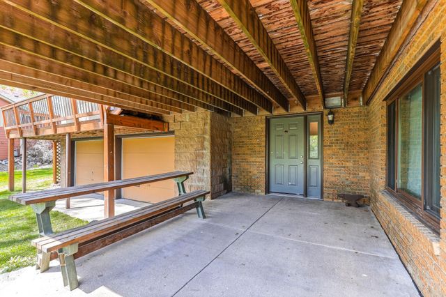 2654 Brand Avenue E, Maplewood, MN 55119