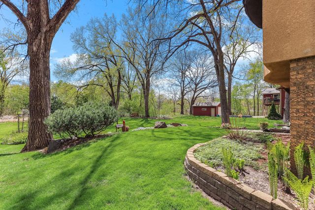 2654 Brand Avenue E, Maplewood, MN 55119