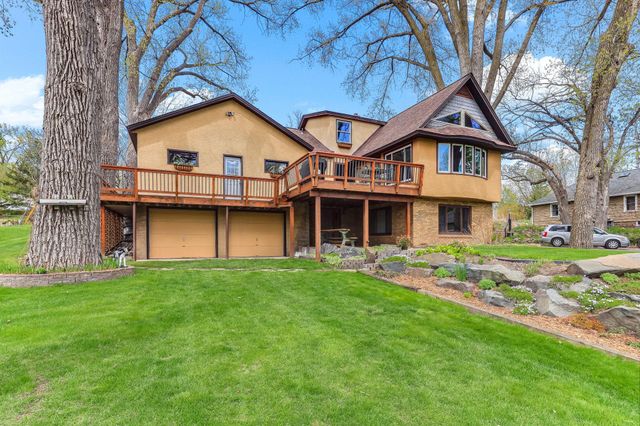 2654 Brand Avenue E, Maplewood, MN 55119