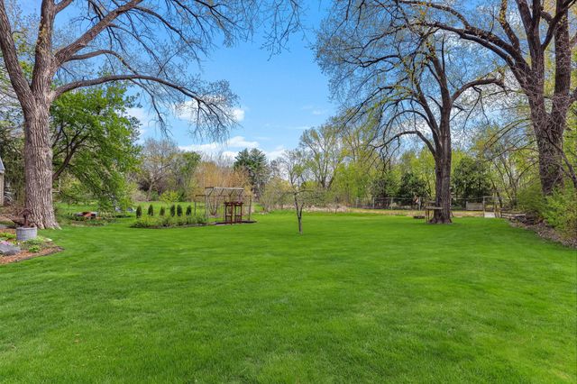 2654 Brand Avenue E, Maplewood, MN 55119
