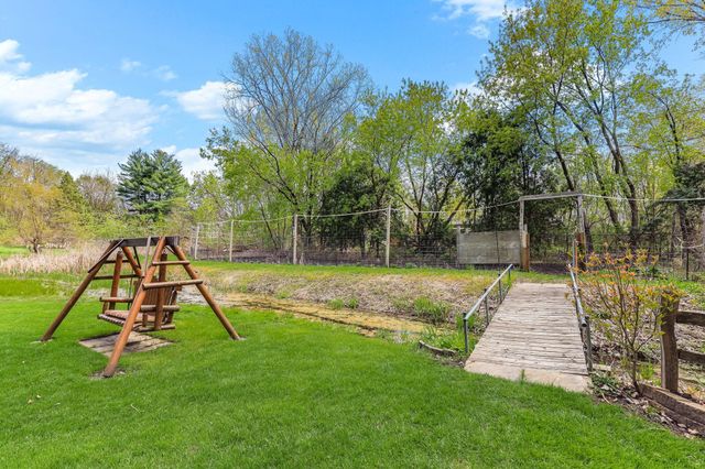 2654 Brand Avenue E, Maplewood, MN 55119