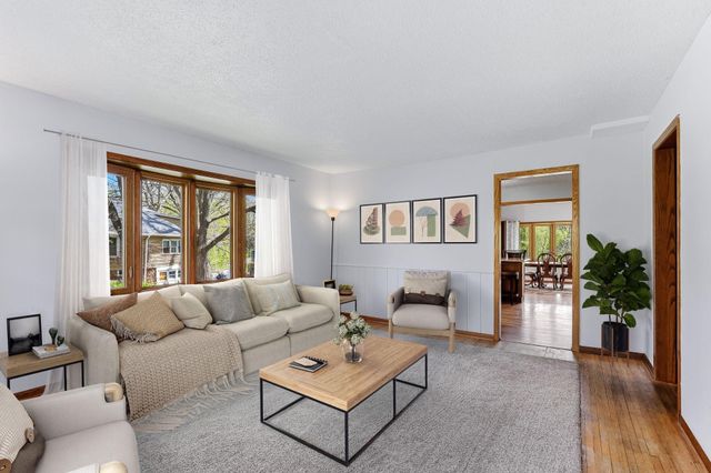 2654 Brand Avenue E, Maplewood, MN 55119