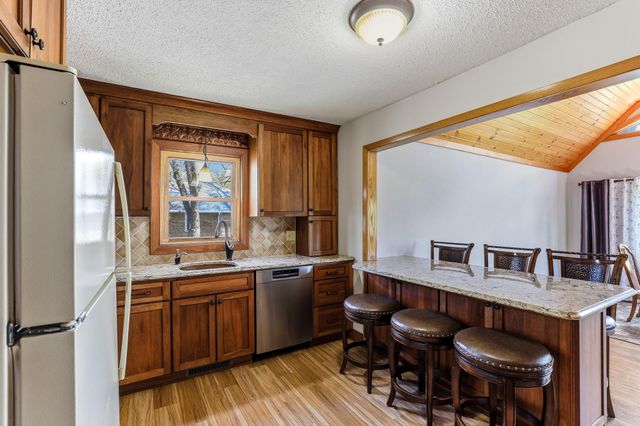 2654 Brand Avenue E, Maplewood, MN 55119