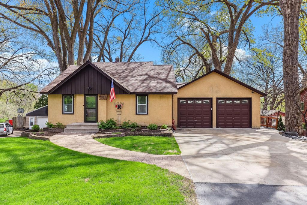 2654 Brand Avenue E, Maplewood, MN 55119