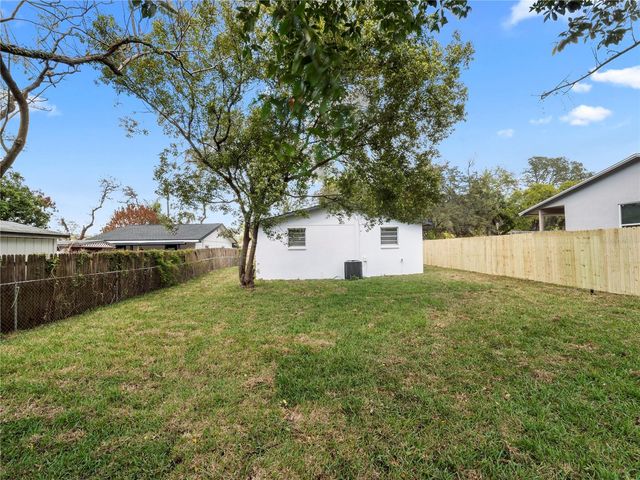 1426 W YUKON STREET, Tampa, FL 33604