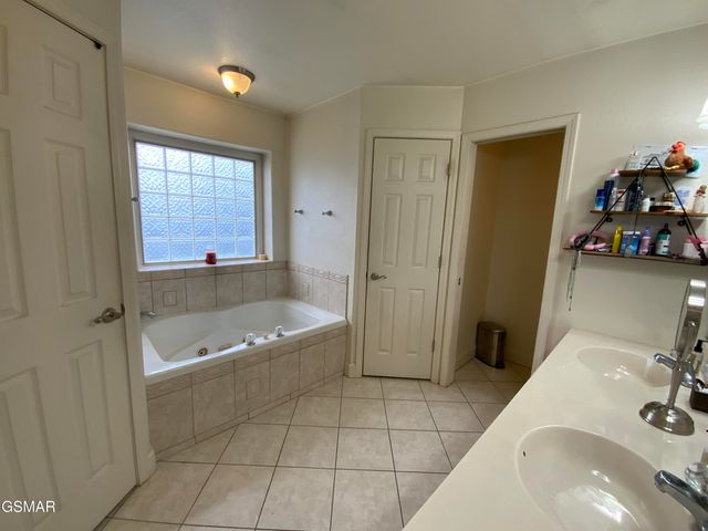 1621 Upper Ridge Court, Sevierville, TN 37862