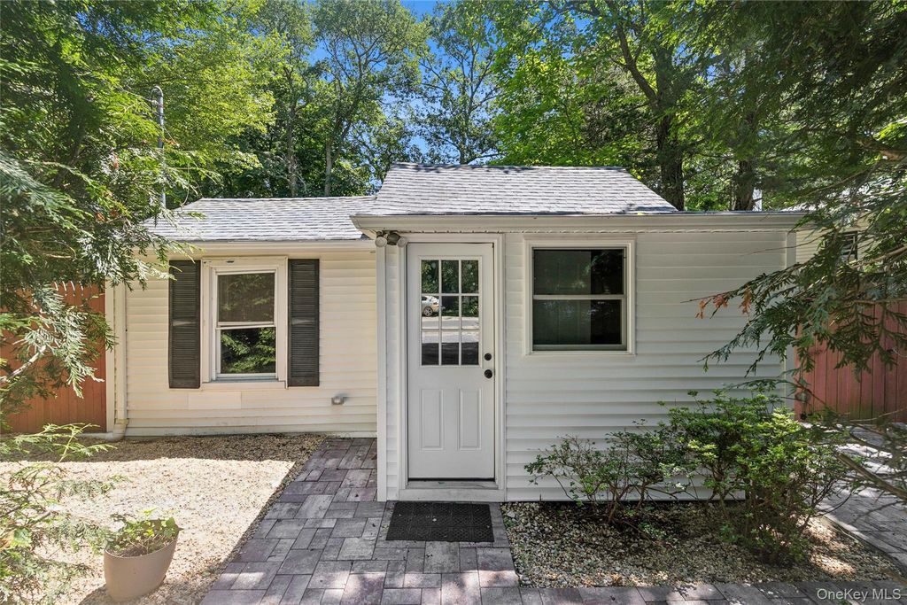 26 Flanders Boulevard, Flanders, NY 11901