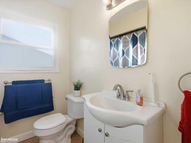 360 Hecht Drive, Madison Heights, MI 48071
