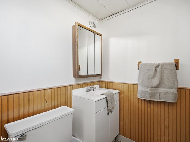 360 Hecht Drive, Madison Heights, MI 48071