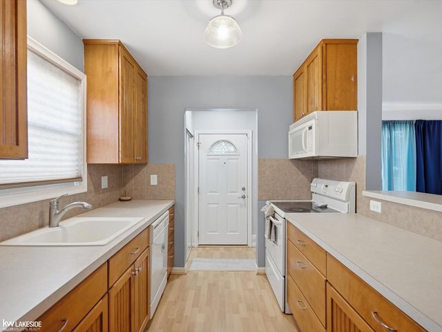 360 Hecht Drive, Madison Heights, MI 48071