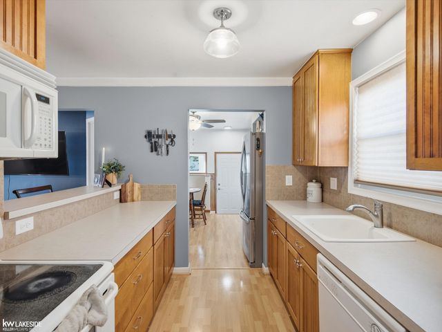 360 Hecht Drive, Madison Heights, MI 48071