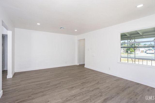 3325 Monterey Street, Bakersfield, CA 93306